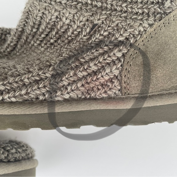 UGG Classic Cardy II Knit Boot Sherpa Winter
Warm Cozy Tall Button Chic - Picture 7 of 13